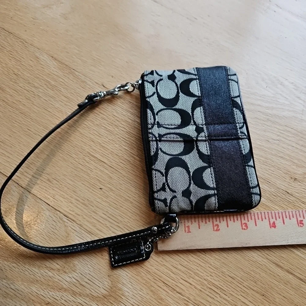 Coach Signature Jacquard‎ Wristlet Black White Canvas Leather Trim 6.25x4 inch